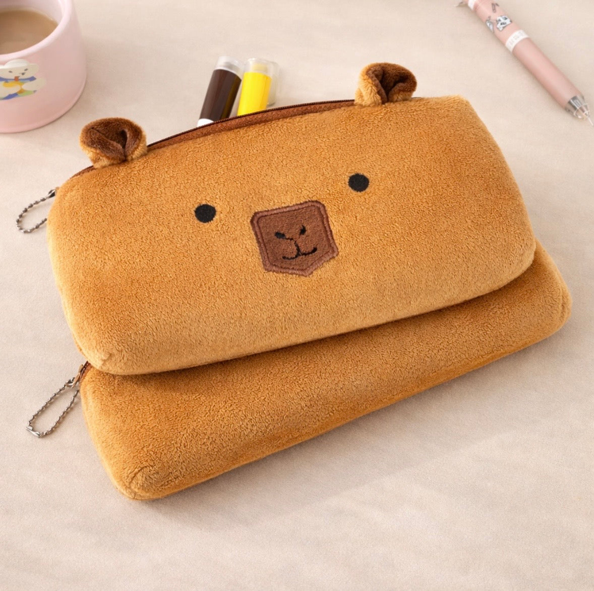 Trousse Capybara Ultra Douce – Cute, Pratique & Spacieuse 🐻